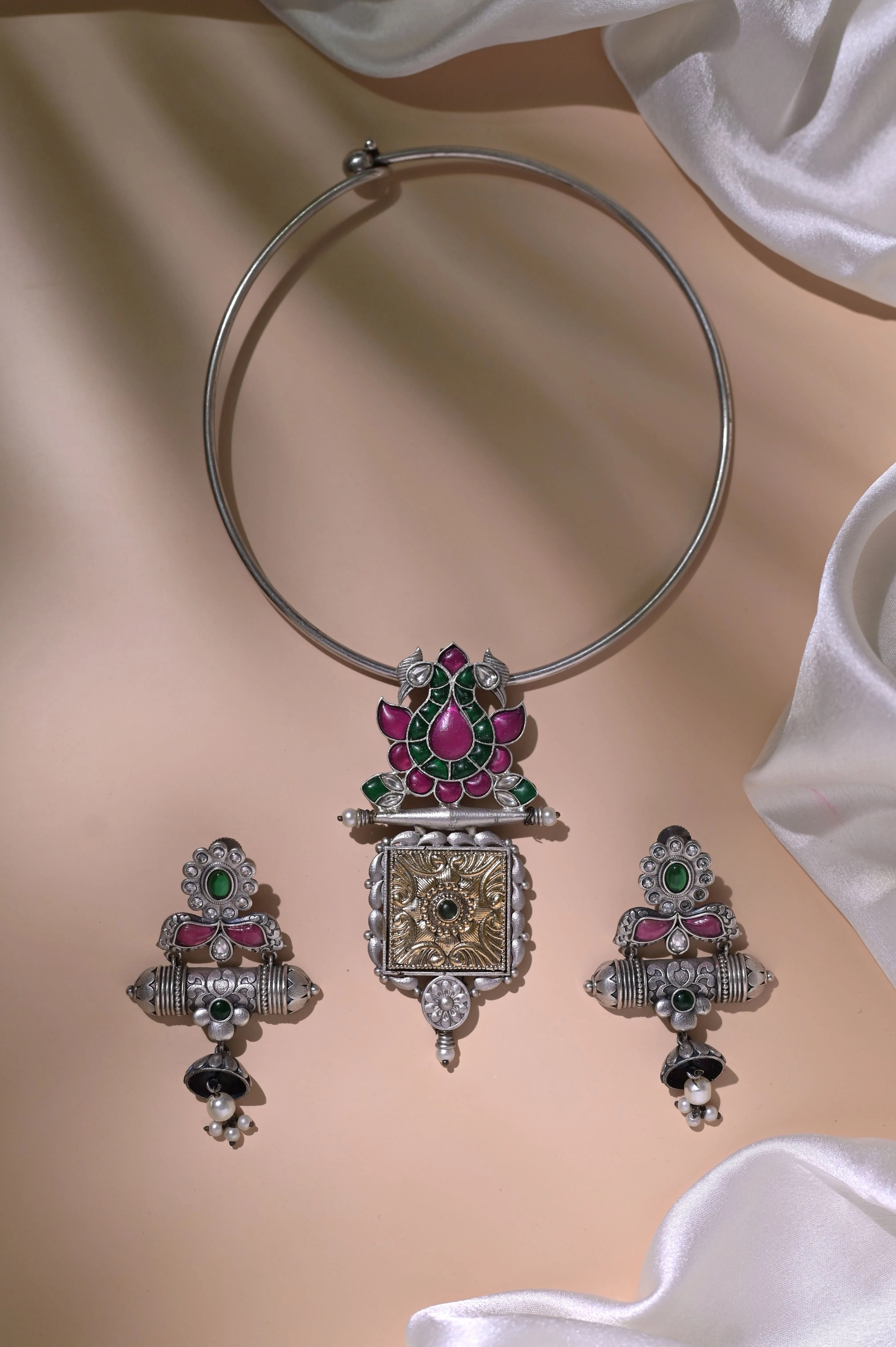 Banjara Style Silver Collar Hansuli with Single Pendant