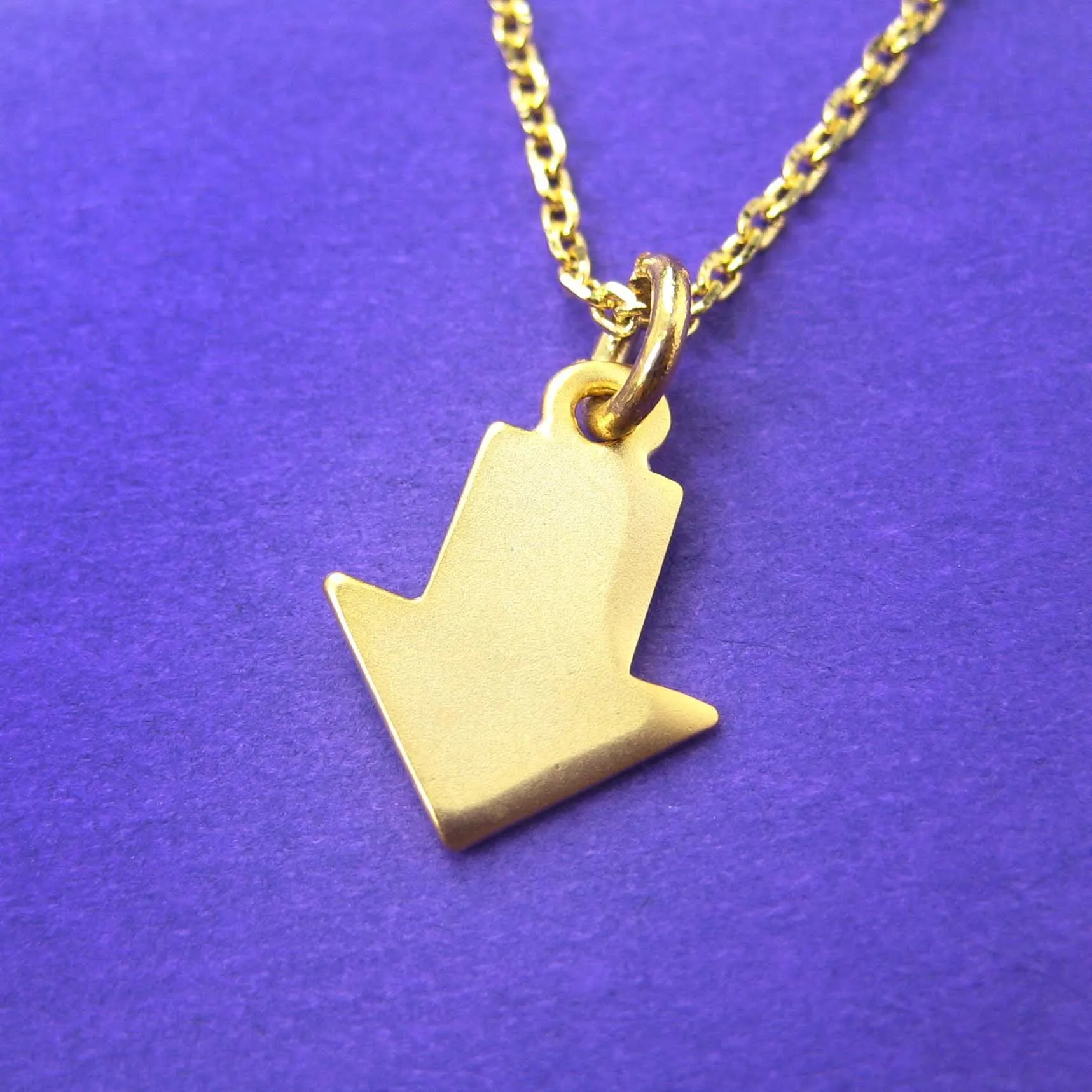 Simple Arrow Shaped Charm Pendant Necklace in Gold | DOTOLY