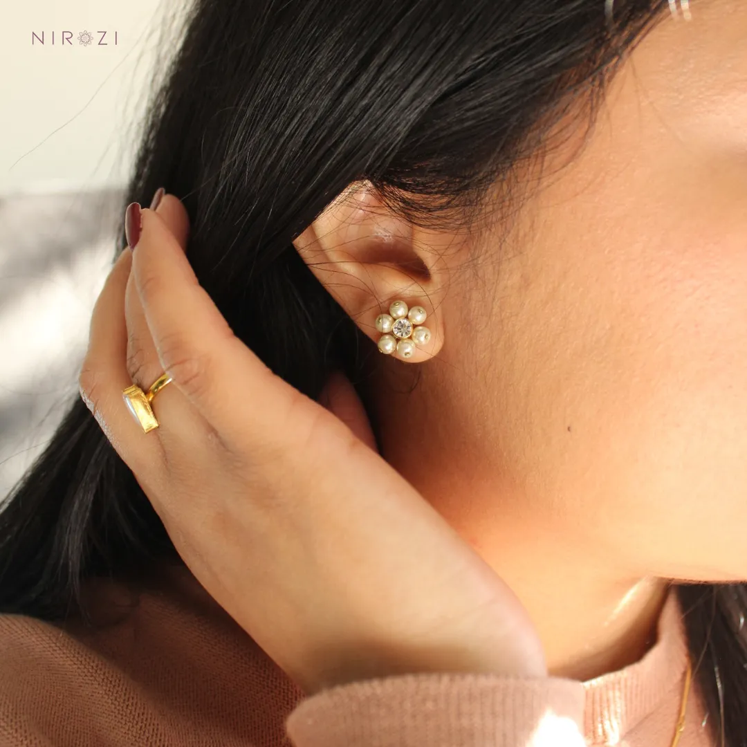 Sneh - Pearl flower earring (18K gold filled)