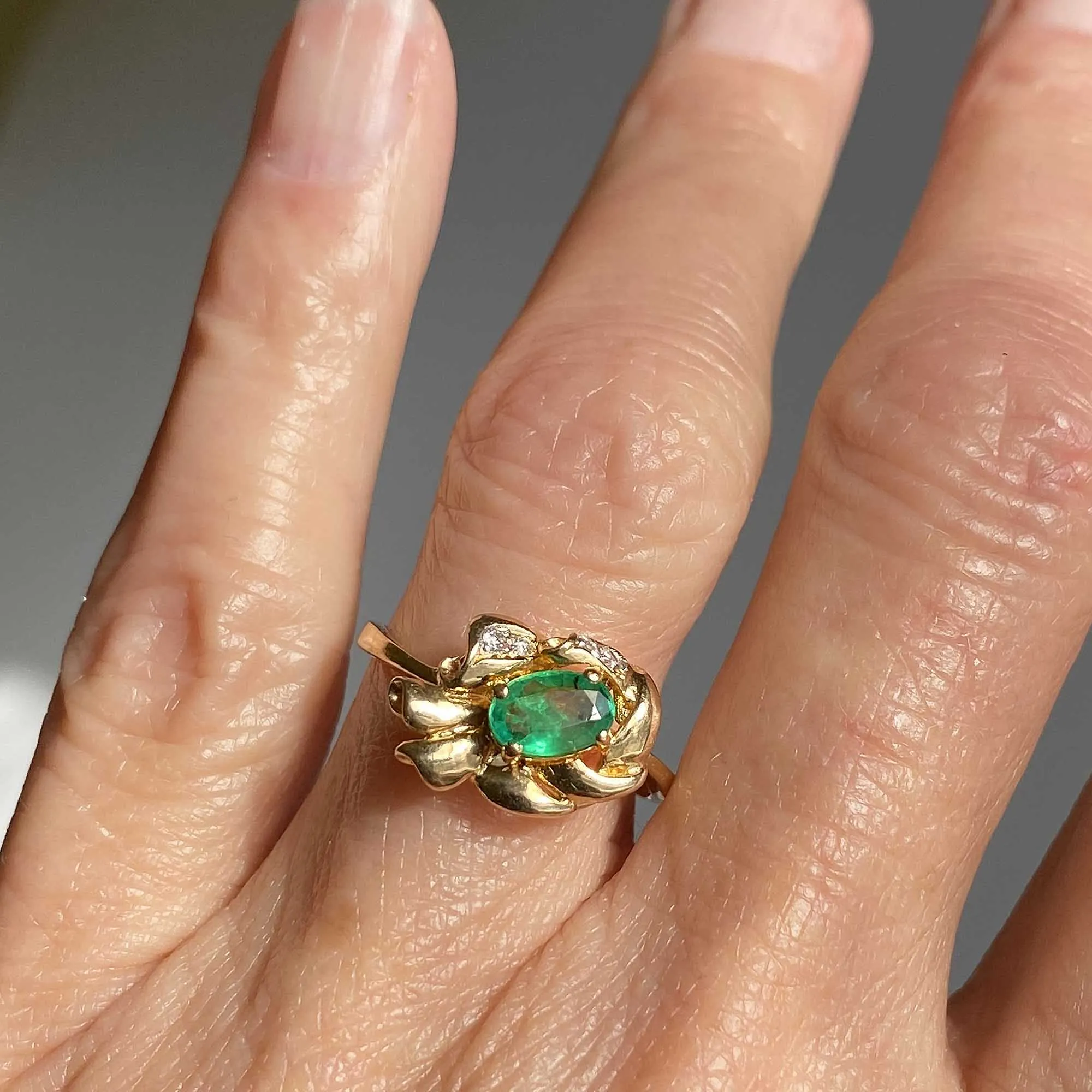 Vintage 14K Gold Bow Diamond Emerald Ring